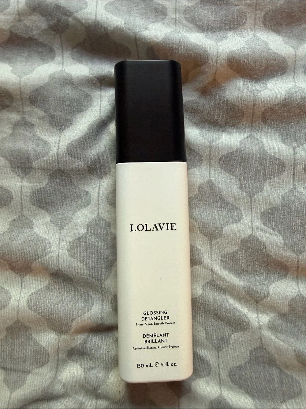 Lolavie Glossing Detangler Spray — Black & White